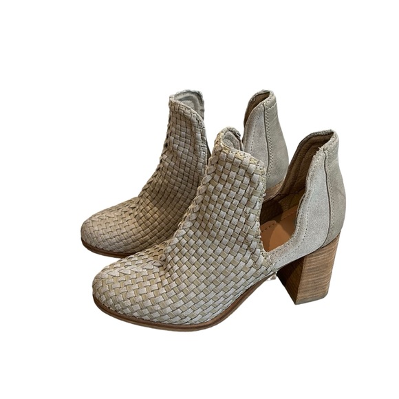 JOURNEE SIGNATURE Gray Side Cutout Kevona Woven Leather Booties, Sz 8.5 - Picture 3 of 15